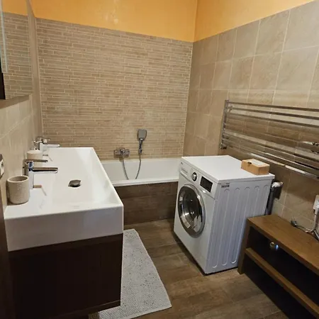 - Edlhof Apartman Pozsony