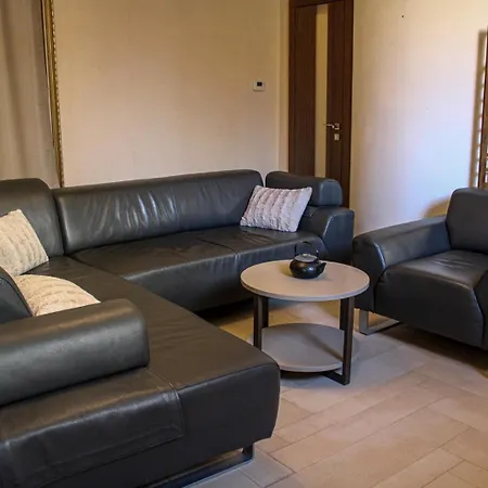 - Edlhof Apartman Pozsony